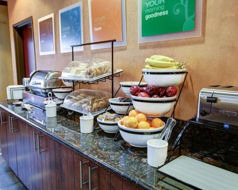 Comfort Inn & Suites Navasota Bagian luar foto