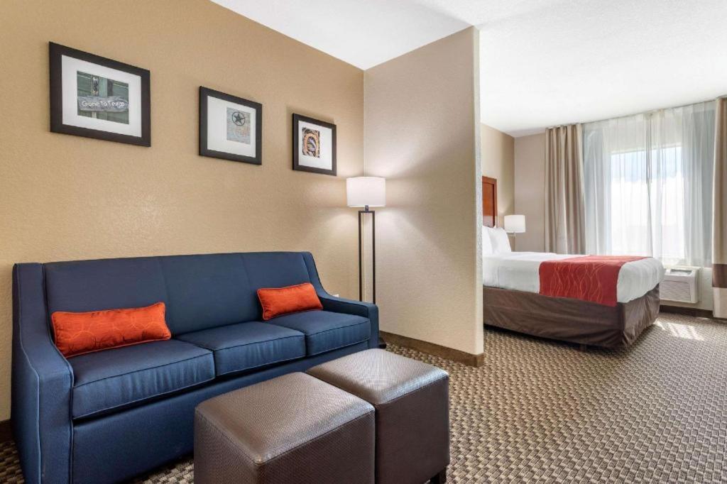 Comfort Inn & Suites Navasota Bagian luar foto