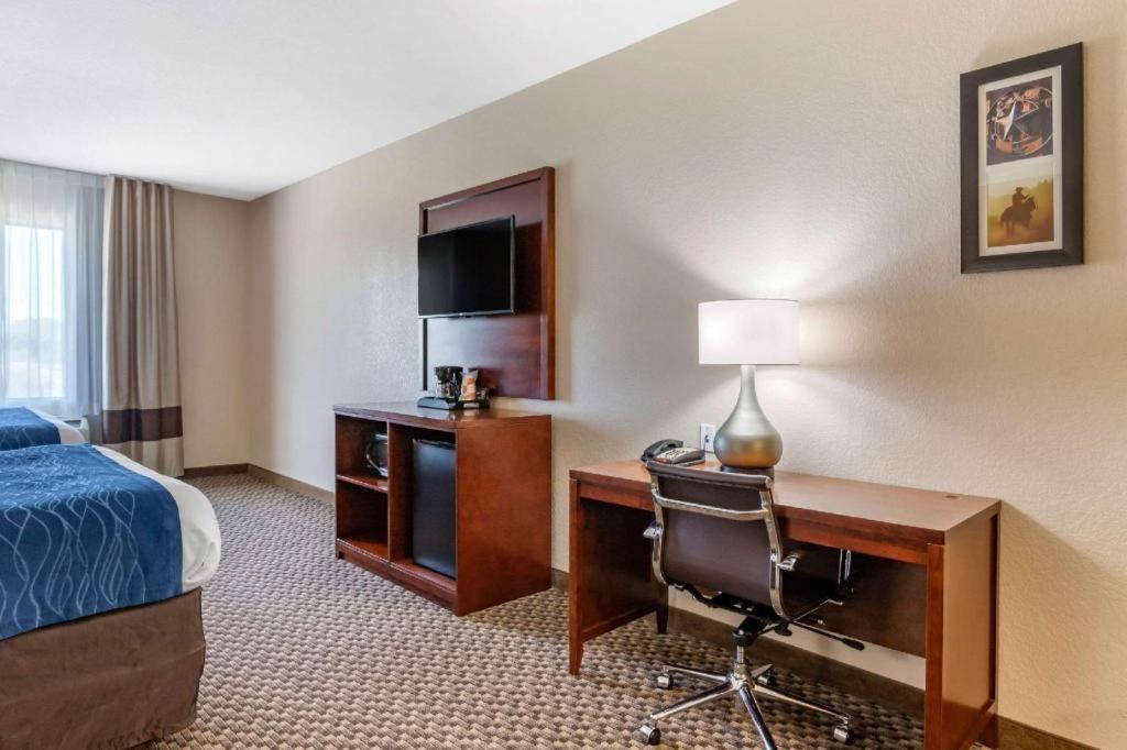 Comfort Inn & Suites Navasota Bagian luar foto