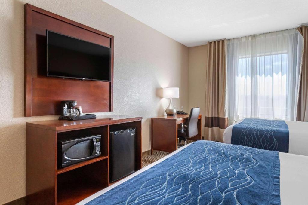 Comfort Inn & Suites Navasota Bagian luar foto